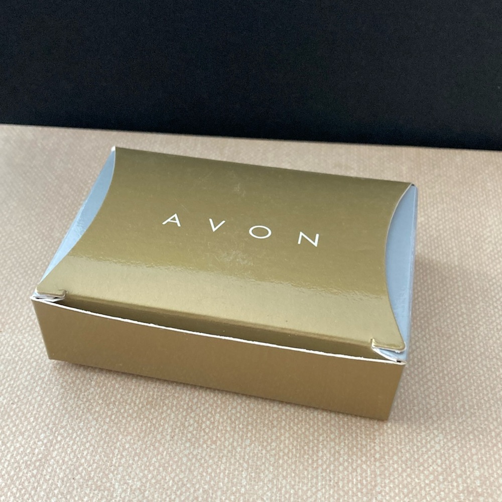 Avon Vintage Herringbone Flat GoldTone 18 inch Necklace
| NIB N6 - Picture 11 of 11